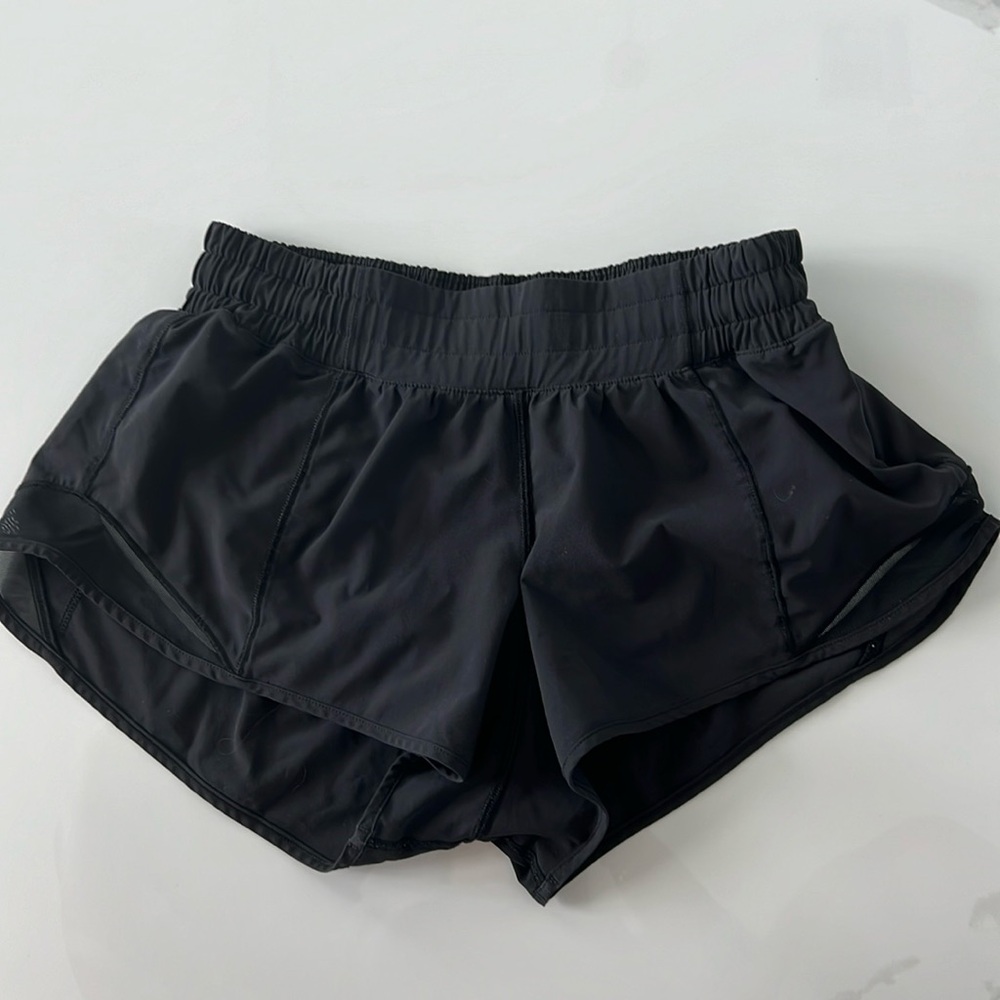 Lululemon size 4 Hotty Hot short